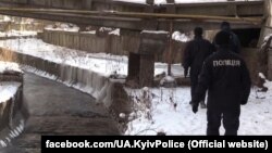 За словами представника поліції, тіло чоловіка знайшли в річці Либідь