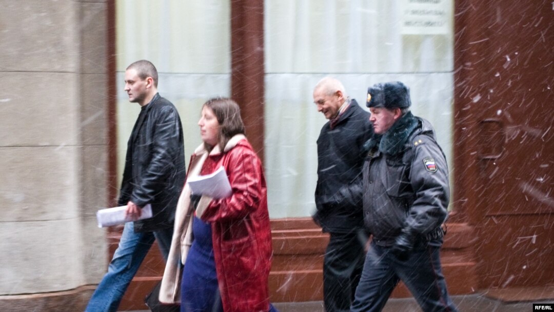 В ноябре 2008-го гражданские активисты просили президента взять расследование нападений на общественных деятелей под личный контроль