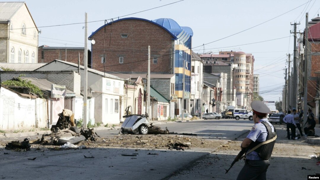 На месте теракта в Махачкале, 22 сентября 2011