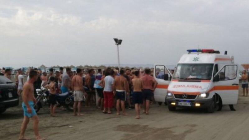 Двајца македонски туристи се удавиле на плажа кај Драч 