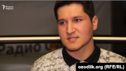 Блогер Озодбек Курбанов известен своими выступлениями в поддержку деятельности лидера оппозиционной партии «Хакикат ва Тараккиёт» Хидирназара Аллакулова. 