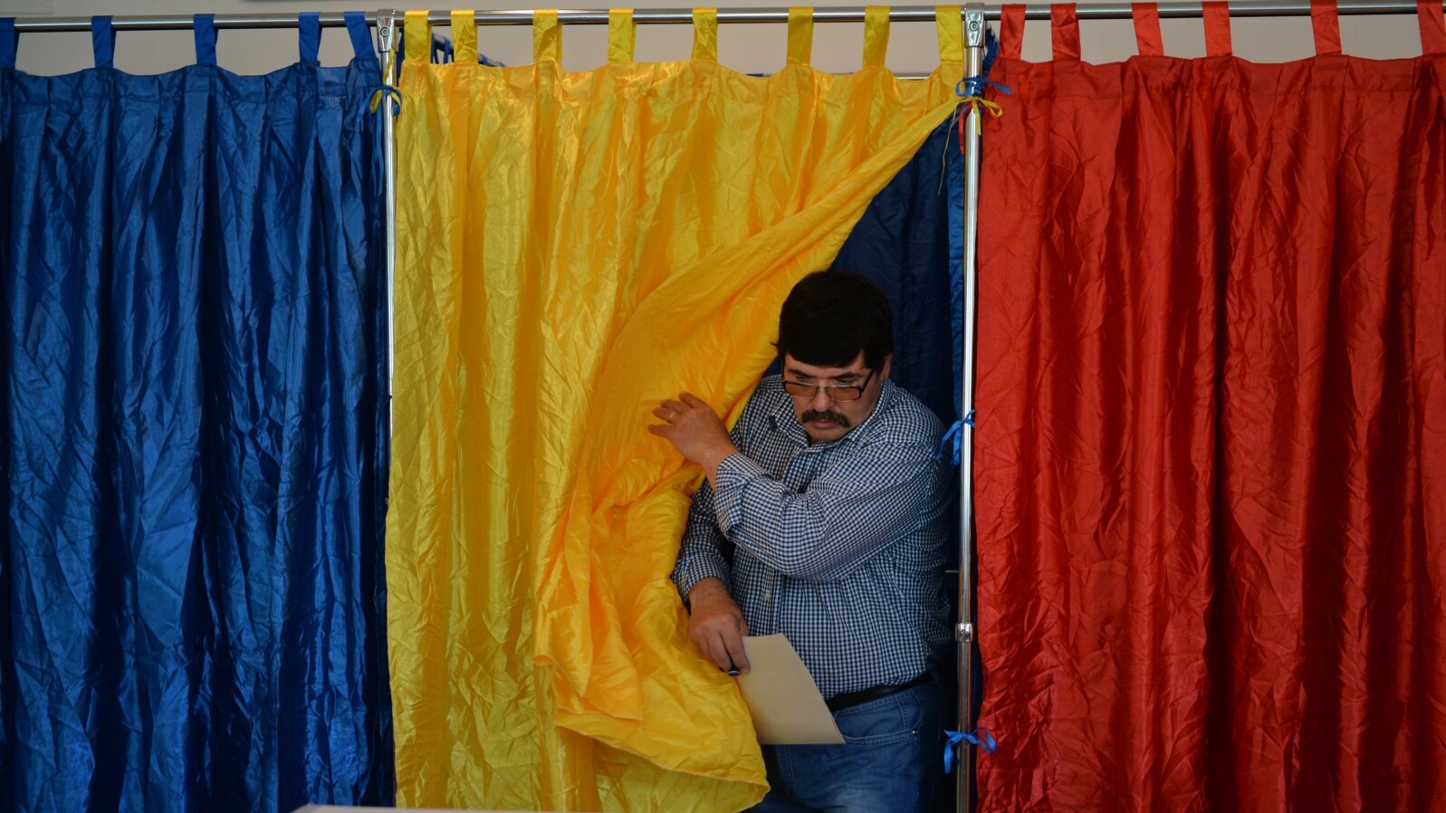 De azi, românii din diaspora se pot înregistra pentru votul în secții sau votul prin corespondență