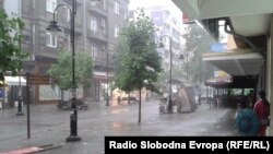 Архива - Улица Македонија за време на дожд. 