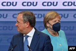 Postizborno obraćanje kancelarskog kandidata CDU/CSU Armina Lascheta kojem je prisustvovala i Angela Merkel)