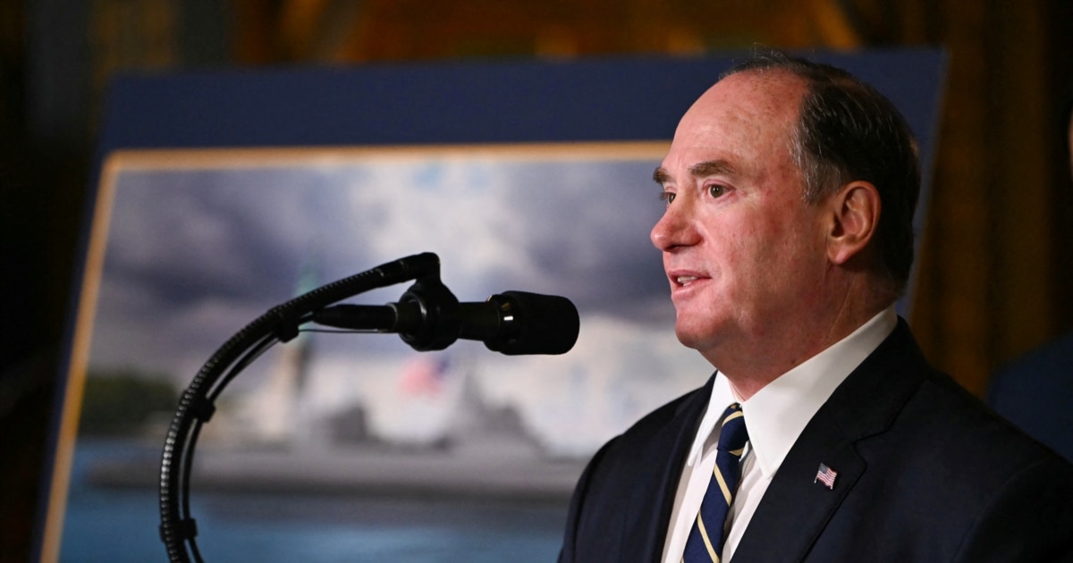 ტრამპის ადმინისტრაციაში ისევ საკადრო ცვლილებაა - გადადგა სამხედრო-საზღვაო ფლოტის მინისტრი