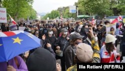 მარშის მონაწილეები ისნის მეტროდან შს სამინისტროს შენობისკენ დაიძრნენ.