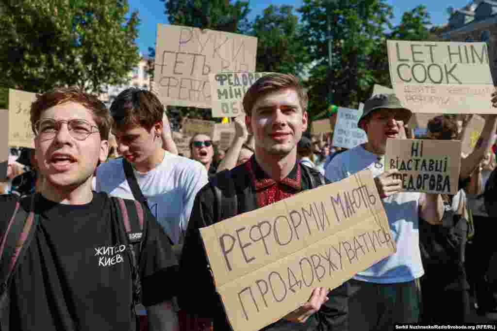 Люди вимагають зокрема продовження тих реформ, які започаткував саме міністр Михайло Федоров
