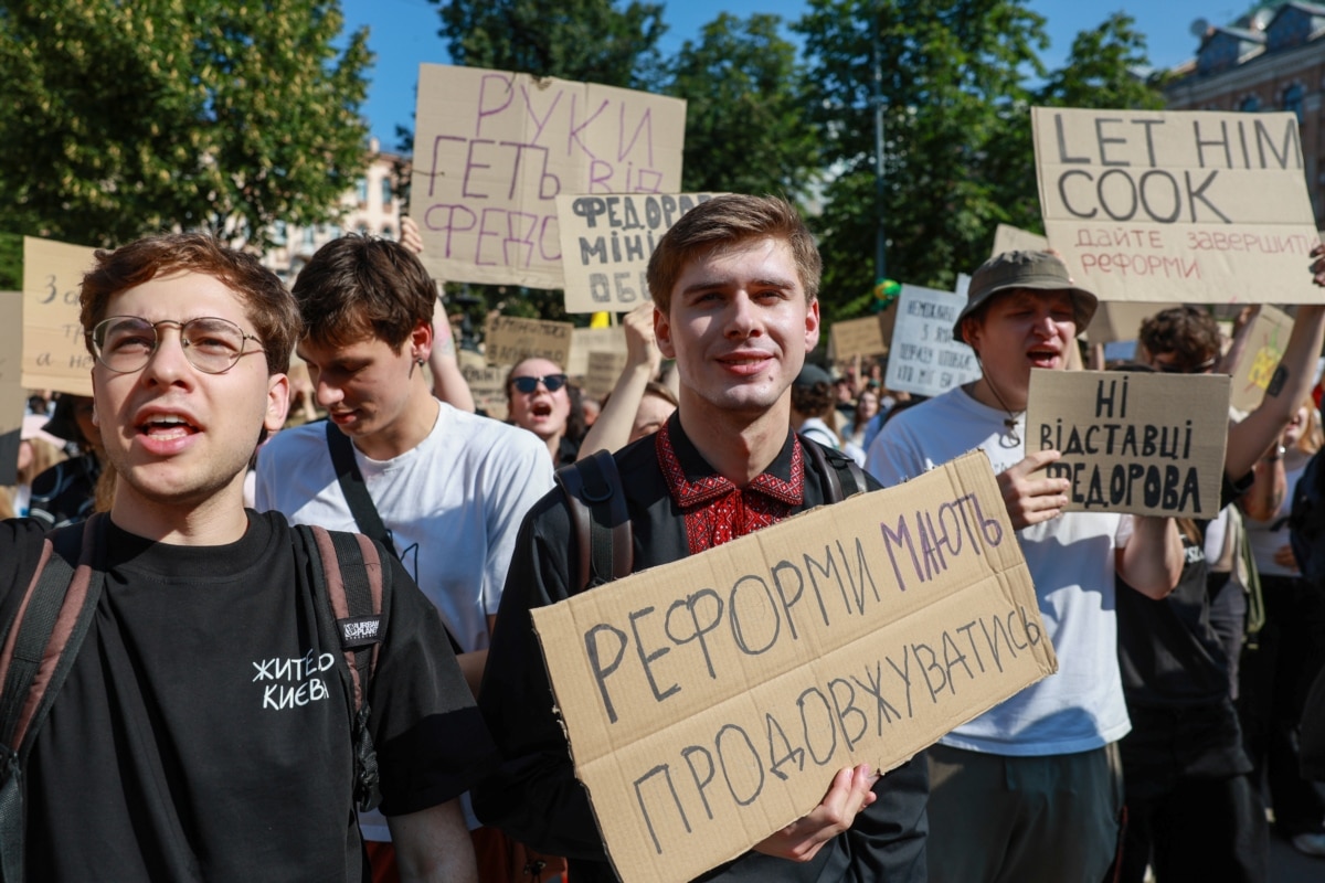 Люди вимагають зокрема продовження тих реформ, які започаткував саме міністр Михайло Федоров