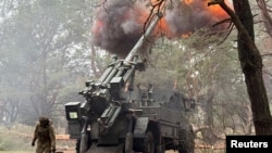 Український військовий веде вогонь із самохідної гаубиці Caesar на Запоріжжі, лютий 2026 року