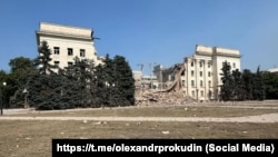 Будівля Херсонської ОДА пошкоджена російськими авіаударами, 5 травня 2025 року