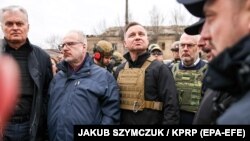 Ілюстраційне фото. Зліва направо: президенти Литви Гітанас Науседа, Латвії Егілс Левітс, Польщі Анджей Дуда та Естонії Алар Каріс під час відвідин Бородянки на Київщині, 13 квітня 2022 року