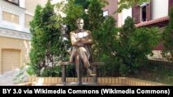 მიხეილ ბულგაკოვის ბრინჯაოს ძეგლი, კიევი, ანდრიევსკის დაღმართის N13