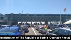 Kalimi kufitar midis Hungarisë dhe Serbisë në Horgos, Serbi.