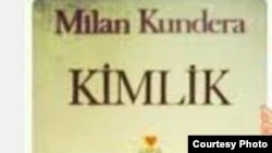  Milan Kunderanyň türk dilinde çap edilen kitabynyň jildi 