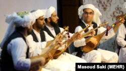 یونسکو می‌گوید دوتار «به اصل همزیستی مسالمت‌آمیز با احترام و درک متقابل، در میان جوامع مختلف و نیز کشورهای همسایه، قوام داده است».