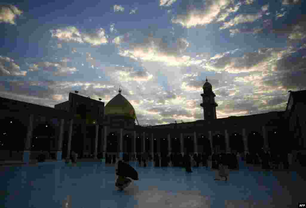 A view of the courtyard of the Great Mosque of Kufa in the town of the same name near the the Iraqi shrine city of Najaf. (AFP/Haidar Hamdani)