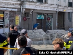 ასე გამოიყურება ის ადგილი, სადაც ჩამონგრეული ბეტონი ხალხსა და მანქანებს დაეცა. 2025 წლის 14 ივლისი