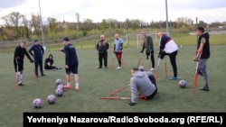 Тренери розбирають гру команди у першму раунді Прешої Ліги Чемпіонату України з ампфутболу