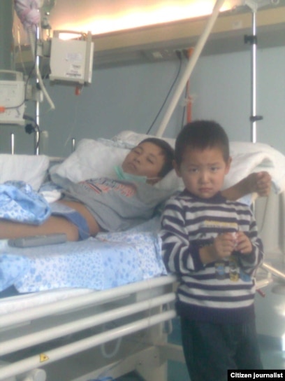 Екі адаммен анальный жыныстық қатынасқа түскен түкті кемпірлермен порно