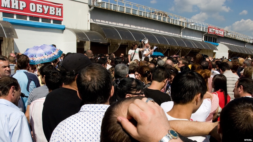 Businessmen from the closed Cherkizovsky market gathered to discuss the situation and appeal to Russia's political leadership on July 16.