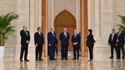 Президенты четырех стран Центральной Азии (Узбекистана, Таджикистана, Казахстана, Кыргызстана) и Азербайджана во время посещения Центра исламской цивилизации в Ташкенте в преддверии регионального саммита. 15 ноября 2025 года