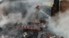 Пожежники на місці російського удару в Прилуках на Чернігівщині, 5 червня 2025 року
