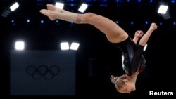 Sabrina Voinea (în imagine) și Ana Maria Bărbosu au fost cele două gimnaste care au putut concura pentru calificările individuale din partea României, iar amândouă vor participa în finală.