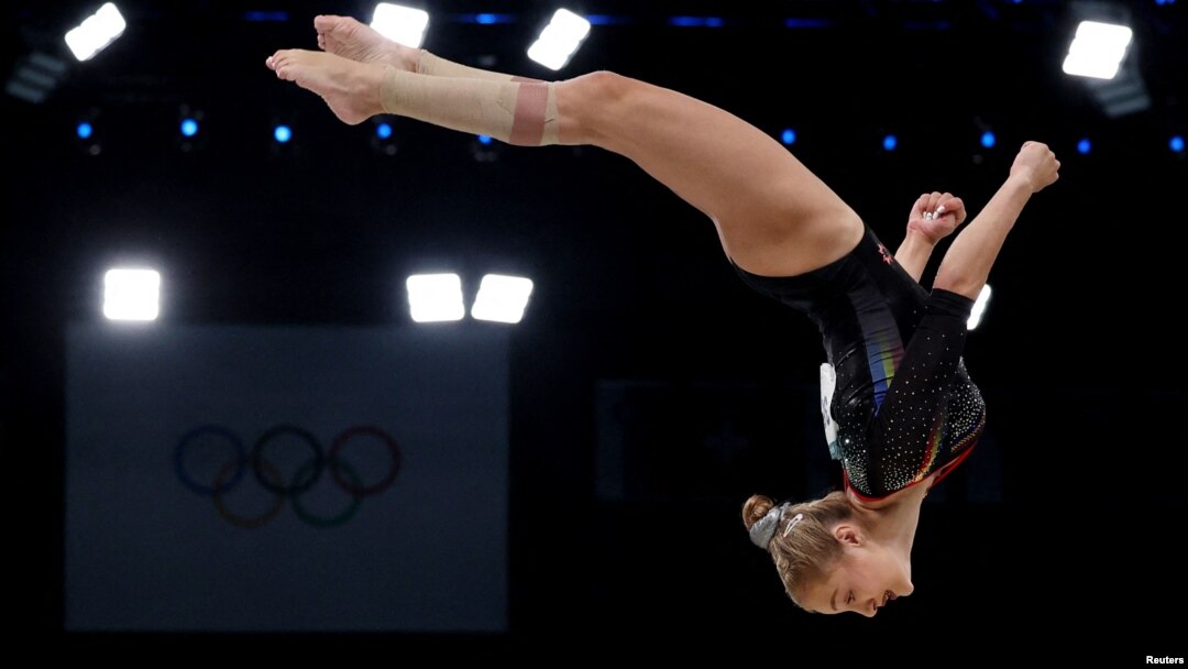 Echipa de gimnastică artistică a României s-a calificat la JO pentru prima oară în 12 ani, iar noua generație de sportive a impresionat cu exercițiile și execuția lor. Ele au reușit să se califice în finală, pe locul 8, și vor concura împotriva altor șapte echipe.
