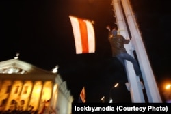 Пратэставы намётавы гарадок на Кастрычніцкай плошчы ў Мінску пасля прэзідэнцкіх выбараў 2006 года стаў сымбалем тых выбараў