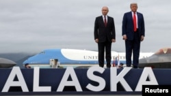 Владимир Путин и Дональд Трамп перед переговорами на Аляске, 15 августа 2025 года