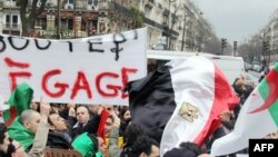 Демонстрация на Площади Республики в Париже с призывами смены власти в Алжире, 12 февраля 2011