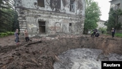 تخریبات ناشی از حمله راکتی اردوی روسیه به گوشه یی از شهر اودیسه در اوکراین 
