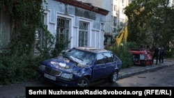 Влада повідомляє про пошкодження автомобілів на проїжджій частині. Фото ілюстративне 