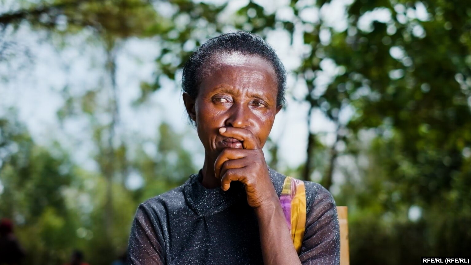 "Ne ndërtojmë paqen në mënyrë që fëmijët tanë të mos përballen me pasojat e gjenocidit", thotë Margaret Murekatete, një e mbijetuar e gjenocidit të Ruandës në 1994, duke folur për Radion Evropa e Lirë në fshatin Rukara.