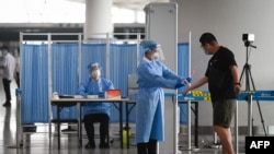 Beijing, aeroportul internațional: zborurile s-au reluat cu măsuri speciale de securitate sanitară.