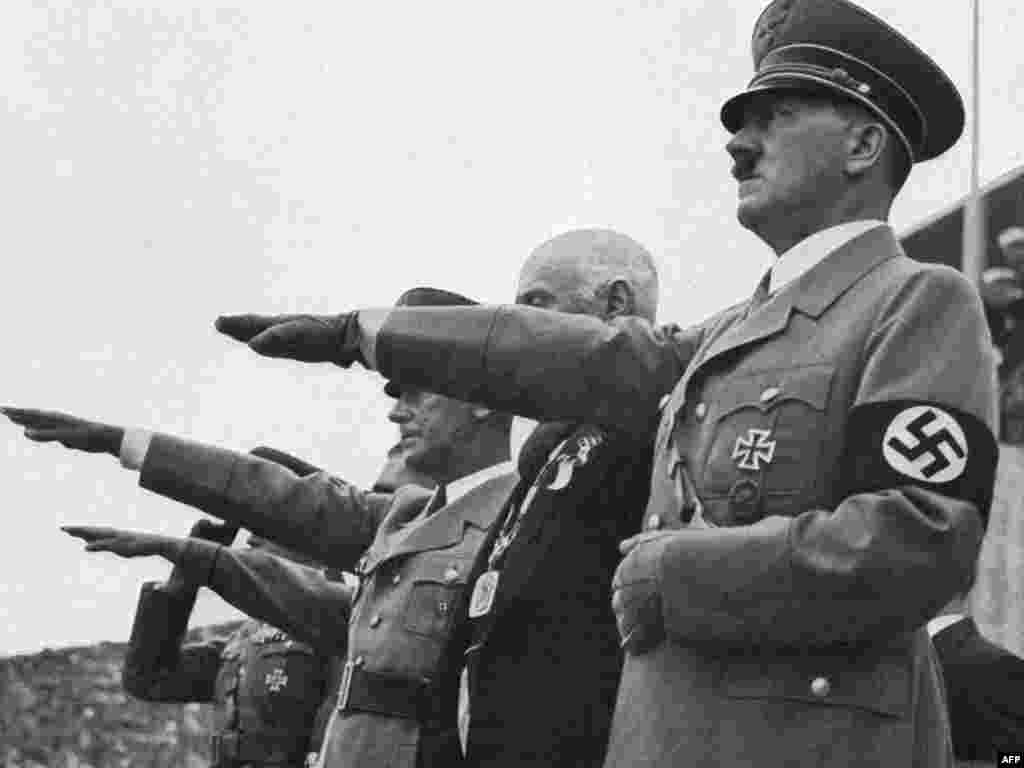 Adolf Hitler na ceremoniji otvaranja Olimpijskih igara u Berlinu 1936. godine. 