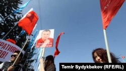 Mbështetësit e Omurbek Tekebaev