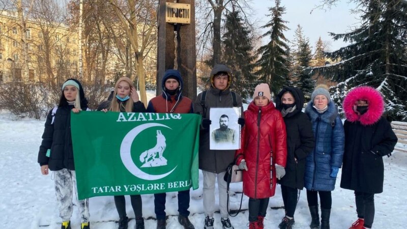 Татарские активисты почтили память Хади Атласи 