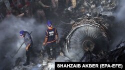 22 травня біля Карачі розбився пасажирський лайнер Airbus A320, близько сотні людей загинули