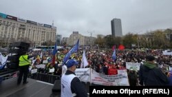 Mii de membri ai Blocului Național Sindical (BNS) s-au adunat pe 12 noiembrie 2025, în capitală pentru a contesta deciziile economice ale autorităților.