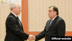 Tajikistan -- U.K. Minister of State for the Armed Forces Nick Harvey during meeting with Tajik president, Dushanbe, 02Mar2012