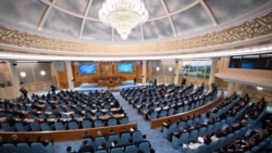 Депутаты парламента Казахстана слушают послание президента Касым-Жомарта Токаева. Сентябрь 2025 года 