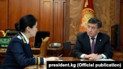 Сооронбай Жээнбеков жана Индира Жолдубаева.