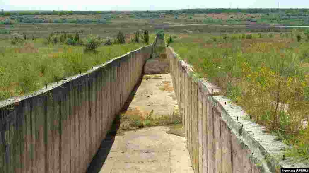 З цього тунелю щодоби один мільйон кубометрів води майже повністю заповнював чашу водойми площею понад чотири квадратних кілометрів. Яким було Міжгірне водоймище минулого тижня &ndash; дивіться у фотогалереї