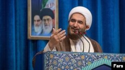 محمدجواد حاج‌علی‌اکبری امام‌جمعه موقت تهران و از شاگردان آیت‌الله خامنه‌ای است