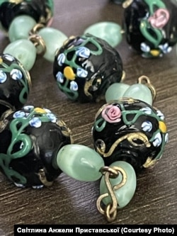 Антикварне венеційське намисто, зелені овальні намистини з ефектом котячого ока