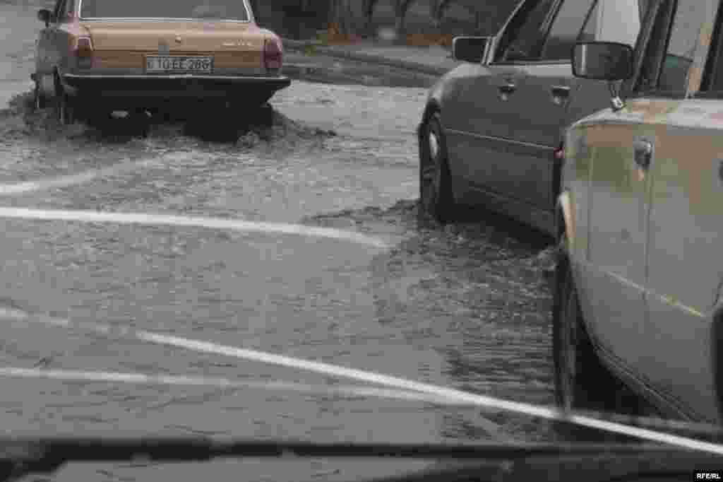 Yağma, yağış, Bakı gözləmir səni... #15