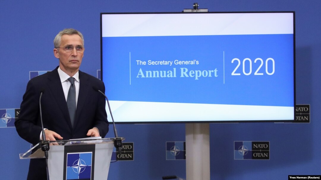Secretarul general al NATO, Jens Stoltenberg, prezintă, în 2020, Raportul Anual al NATO la Bruxelles . 
