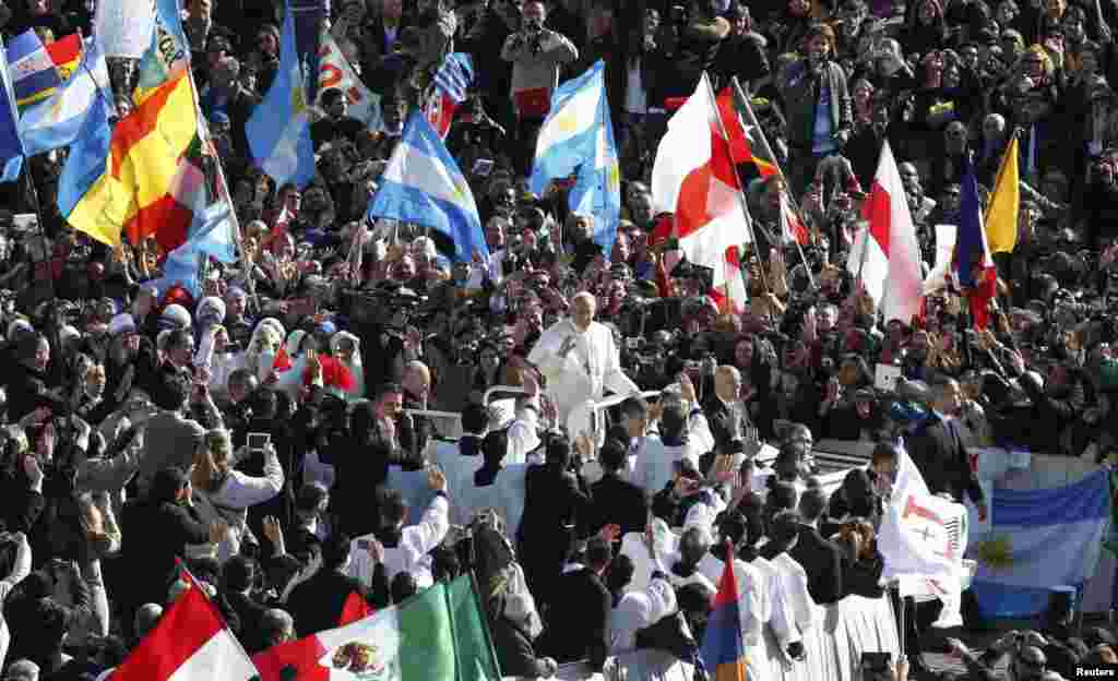 Vatikan, 19. mart 2013. Foto: REUTERS / Stefano Rellandini 