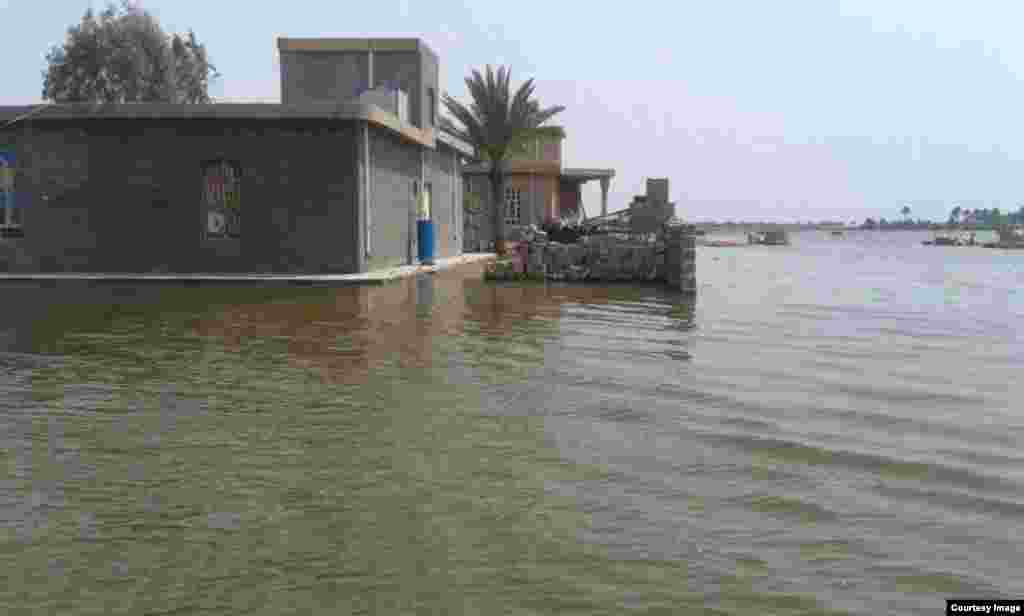 Militants, in control of a dam, caused flooding in the villages of Zawbaa and Nuaimiya in the Anbar Province.